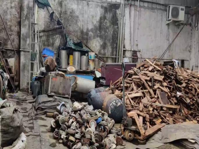 Kidnapped your father send 20 thousand to the account Scrap dealer kidnapped for ransom | तुझ्या वडिलांना किडनॅप केले, २० हजार अकाउंटवर पाठव! खंडणीसाठी भंगार विक्रेत्याचे अपहरण Kidnapped your father send 20 thousand to the account Scrap dealer kidnapped for ransom | तुझ्या वडिलांना किडनॅप केले, २० हजार अकाउंटवर पाठव! खंडणीसाठी भंगार विक्रेत्याचे अपहरण