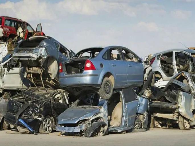 Twenty one and a half thousand government vehicles in the state are scrapped | राज्यात साडेएकवीस हजार शासकीय वाहने भंगारात; अपघातांसह प्रदूषणास बसेल आळा Twenty one and a half thousand government vehicles in the state are scrapped | राज्यात साडेएकवीस हजार शासकीय वाहने भंगारात; अपघातांसह प्रदूषणास बसेल आळा