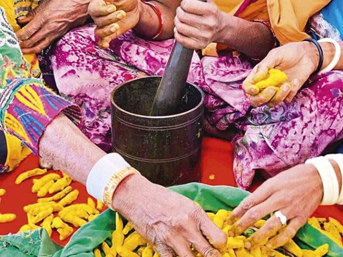 Indian documentary photographer Indrajit Khambe shares his views about working with 'Apple' for capturing Holi in camera | रंगांचा सेंद्रिय उत्सव Indian documentary photographer Indrajit Khambe shares his views about working with 'Apple' for capturing Holi in camera | रंगांचा सेंद्रिय उत्सव