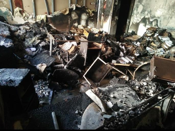 'Cable War' in Latur; Hathway MCN's control room was lit by not participating in the shutdown | लातुरात 'केबल वॉर'चा भडका; बंदमध्ये सहभागी न झाल्याने हॅथवे एमसीएनचे कंट्रोल रुम पेटविले