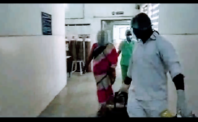 Corona in satara: Corona-free woman leaves home at Satara District Hospital | Corona in satara: कोरोना मुक्त महिलेला सातारा जिल्हा रुग्णालयाने सोडले घरी Corona in satara: Corona-free woman leaves home at Satara District Hospital | Corona in satara: कोरोना मुक्त महिलेला सातारा जिल्हा रुग्णालयाने सोडले घरी