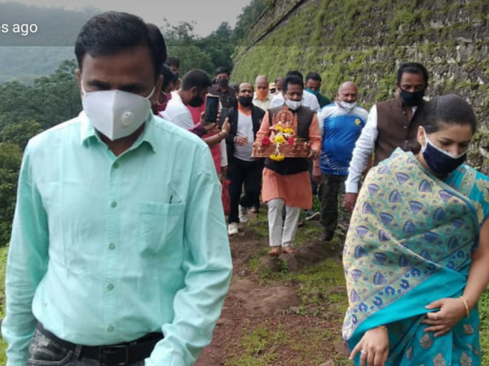 Greetings to Shiva Kashid and Bajiprabhu Deshpande on the historic Panhalgad | ऐतिहासिक पन्हाळगडावर शिवा काशीद, बाजीप्रभू देशपांडे यांना अभिवादन Greetings to Shiva Kashid and Bajiprabhu Deshpande on the historic Panhalgad | ऐतिहासिक पन्हाळगडावर शिवा काशीद, बाजीप्रभू देशपांडे यांना अभिवादन