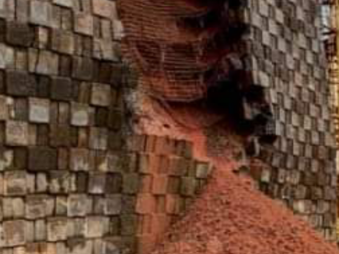 Order to the company to repair the collapsed Kankavali | कणकवलीतील कोसळलेले ते बांधकाम करून देण्याचे कंपनीला आदेश Order to the company to repair the collapsed Kankavali | कणकवलीतील कोसळलेले ते बांधकाम करून देण्याचे कंपनीला आदेश