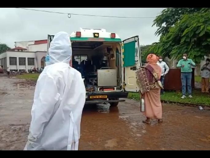 Coronavirus : Shocking! Corona positive Maharaj escaped from the covid hospital in Osmanabad | धक्कादायक ! उस्मानाबादेत कोरोनाग्रस्त महाराज रुग्णालयातून पळाले Coronavirus : Shocking! Corona positive Maharaj escaped from the covid hospital in Osmanabad | धक्कादायक ! उस्मानाबादेत कोरोनाग्रस्त महाराज रुग्णालयातून पळाले