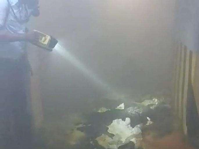 Chemical fumes in the parking lot of Central Mall in Pune; Fire brigade and NCL squad filed | पुण्यात सेंट्रल मॉलच्या पार्किंगमध्ये धूर; अग्निशामक दल आणि एनसीएल चे पथक दाखल Chemical fumes in the parking lot of Central Mall in Pune; Fire brigade and NCL squad filed | पुण्यात सेंट्रल मॉलच्या पार्किंगमध्ये धूर; अग्निशामक दल आणि एनसीएल चे पथक दाखल