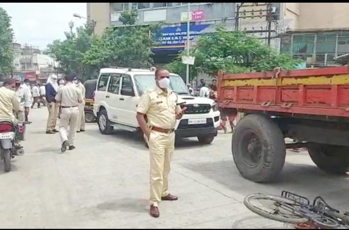 Shocking; Schoolboy killed by falling under tractor; Incident in Solapur | धक्कादायक; ट्रॅक्टरखाली चेंगरून शाळकरी मुलगा ठार; सोलापुरातील घटना Shocking; Schoolboy killed by falling under tractor; Incident in Solapur | धक्कादायक; ट्रॅक्टरखाली चेंगरून शाळकरी मुलगा ठार; सोलापुरातील घटना