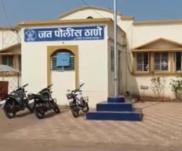 Young woman raped by army personnel; Bullets were taken to the lodge, the incident in Sangli | तरुणीवर जवानाने केला बलात्कार; बुलेटवरून नेले होते लॉजवर, सांगलीतील घटना Young woman raped by army personnel; Bullets were taken to the lodge, the incident in Sangli | तरुणीवर जवानाने केला बलात्कार; बुलेटवरून नेले होते लॉजवर, सांगलीतील घटना