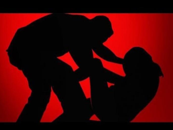 The protector became the predator! Father tortures the elder by tying the hands and feet of the younger | रक्षक झाला भक्षक! धाकटीचे हातपाय बांधून वडिलाचा मोठीवर अत्याचार