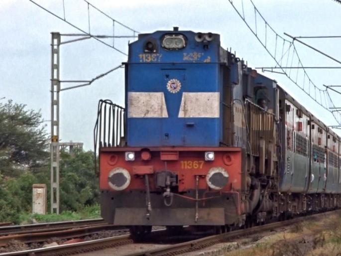 Solapur-Pune Indrayani Express trains closed for a month, due to the daily Savvaston hour block | रोजच्या सव्वादोन तासांच्या ब्लॉकमुळे सोलापूर-पुणे इंद्रायणी एक्सप्रेस रेल्वेगाडी महिनाभरासाठी बंद Solapur-Pune Indrayani Express trains closed for a month, due to the daily Savvaston hour block | रोजच्या सव्वादोन तासांच्या ब्लॉकमुळे सोलापूर-पुणे इंद्रायणी एक्सप्रेस रेल्वेगाडी महिनाभरासाठी बंद