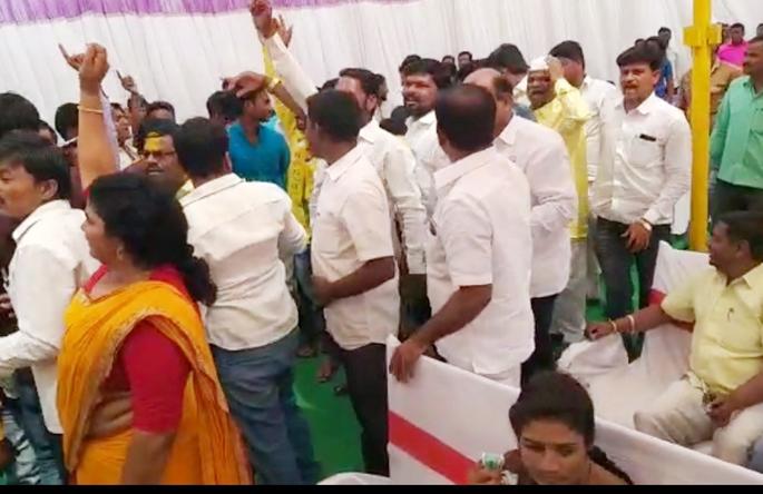 Declaration of cooperation against Subhash Deshmukh in Solapur University Name Extension | सोलापूर विद्यापीठ नामविस्तार सोहळ््यात सहकारमंत्री सुभाष देशमुखांविरोधात घोषणाबाजी !