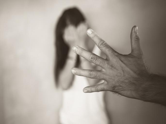 A boy murdered a married woman in Nagpur, youth was angry after she refused his request for physical pleasure | शरीरसुखाची मागणी नाकारली, विवाहित महिलेचा खून करून मृतदेहावर बलात्कार; युवकाला अटक A boy murdered a married woman in Nagpur, youth was angry after she refused his request for physical pleasure | शरीरसुखाची मागणी नाकारली, विवाहित महिलेचा खून करून मृतदेहावर बलात्कार; युवकाला अटक