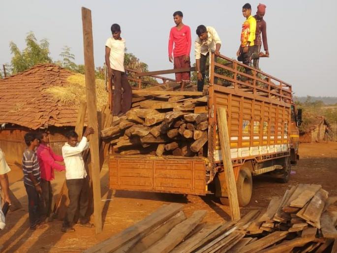 Two crores of teak wood were seized by Shahapur Forest Department | शहापूर वनविभागाची मोठी कारवाई; दोन कोटींचे सागवान लाकूड जप्त Two crores of teak wood were seized by Shahapur Forest Department | शहापूर वनविभागाची मोठी कारवाई; दोन कोटींचे सागवान लाकूड जप्त