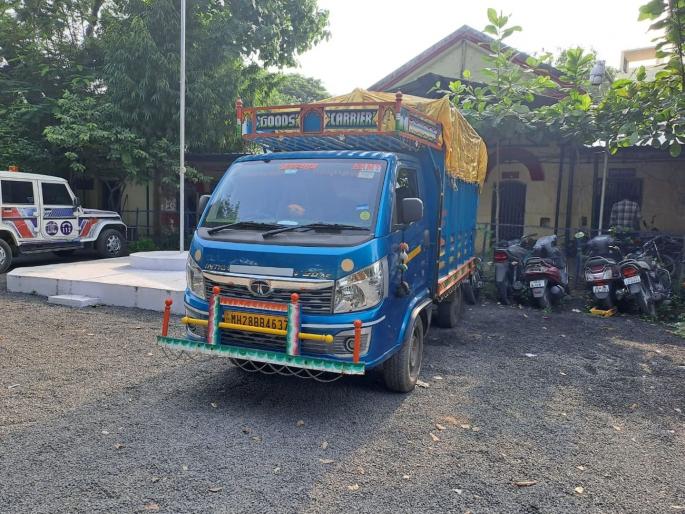 30 quintals of ration rice going to black market seized; Action of Khamgaon Police | काळ्या बाजारात जाणारा रेशनचा ३० क्विंटल तांदूळ पकडला; खामगाव पोलीसांची कारवाई 30 quintals of ration rice going to black market seized; Action of Khamgaon Police | काळ्या बाजारात जाणारा रेशनचा ३० क्विंटल तांदूळ पकडला; खामगाव पोलीसांची कारवाई