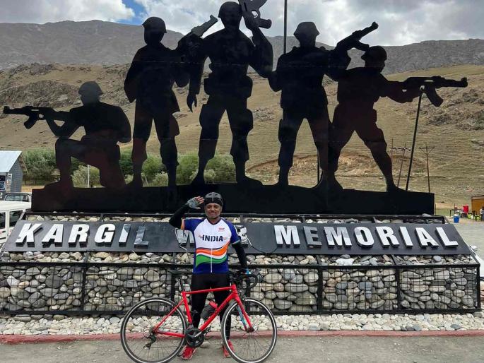 The cycle covered a distance of 2350 km; Narayan vyas reached into Kargil | सायकलने गाठला २३५० कि.मी.चा पल्ला; जिद्दी नारायण कारगिलमध्ये धडकला The cycle covered a distance of 2350 km; Narayan vyas reached into Kargil | सायकलने गाठला २३५० कि.मी.चा पल्ला; जिद्दी नारायण कारगिलमध्ये धडकला