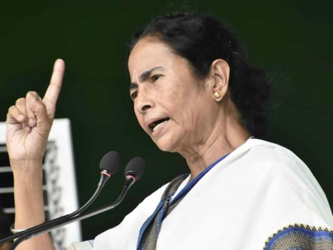 Mamata Banerjee travels 10 km daily against bjp | दररोज 10 किमी पायी यात्रा करतात ममता बॅनर्जी; एक दगडात मारायचेत अनेक पक्षी Mamata Banerjee travels 10 km daily against bjp | दररोज 10 किमी पायी यात्रा करतात ममता बॅनर्जी; एक दगडात मारायचेत अनेक पक्षी