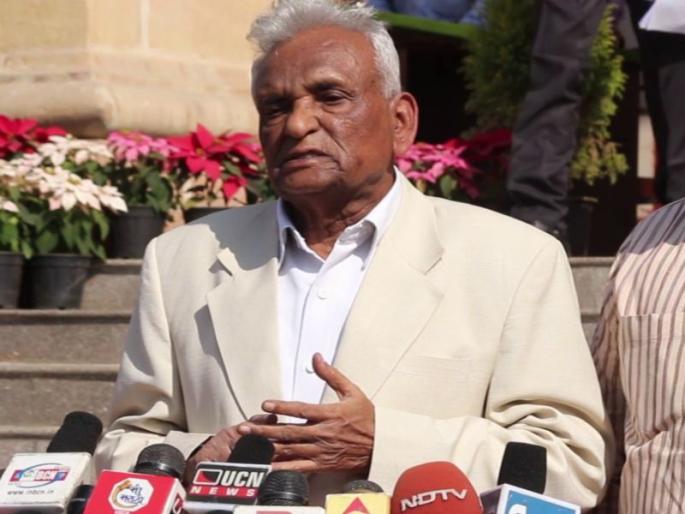 Reservation of Maratha community in court; Satyavate worry for senior MLA Deshmukh | मराठा समाजाचं आरक्षण कोर्टात टिकावं, ज्येष्ठ आमदार देशमुख आबांना सतावतेय चिंता Reservation of Maratha community in court; Satyavate worry for senior MLA Deshmukh | मराठा समाजाचं आरक्षण कोर्टात टिकावं, ज्येष्ठ आमदार देशमुख आबांना सतावतेय चिंता