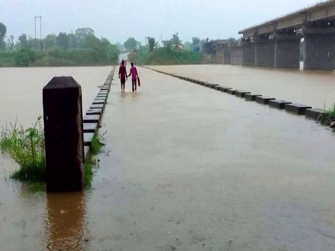 Wainganga river flooded by opening the gates of Gosikhurd project; Warning to citizens | गोसेखुर्दचे दरवाजे उघडल्याने वैनगंगा नदीला पूर; नागरिकांना सतर्कतेचा इशारा Wainganga river flooded by opening the gates of Gosikhurd project; Warning to citizens | गोसेखुर्दचे दरवाजे उघडल्याने वैनगंगा नदीला पूर; नागरिकांना सतर्कतेचा इशारा