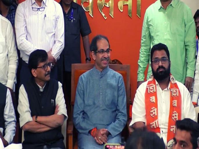 "There is no individual freedom in BJP Said Advay hire who joined Uddhav Thackeray Shiv sena | "भाजपमध्ये व्यक्तीस्वातंत्र्य नाही, काय बोलयचं हे सांगायला काळी टोपी घरी येते" "There is no individual freedom in BJP Said Advay hire who joined Uddhav Thackeray Shiv sena | "भाजपमध्ये व्यक्तीस्वातंत्र्य नाही, काय बोलयचं हे सांगायला काळी टोपी घरी येते"