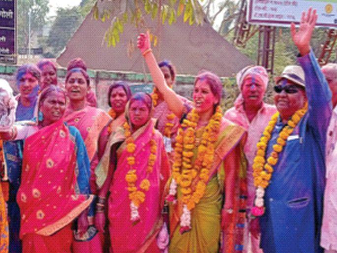 Miracle in Digraswani in Hingoli, Foreign Return Doctorate panel wins | हिंगोलीतील दिग्रसवाणीत चमत्कार, ‘फॉरेन रिटर्न डॉक्टरेट’चे पॅनल विजयी Miracle in Digraswani in Hingoli, Foreign Return Doctorate panel wins | हिंगोलीतील दिग्रसवाणीत चमत्कार, ‘फॉरेन रिटर्न डॉक्टरेट’चे पॅनल विजयी