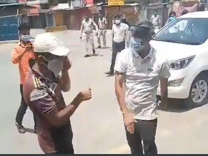 Collector slaps young man for ignoring the Corona rules apologized after video viral in Chhattisgarh  | CoronaVirus: जिल्हाधिकाऱ्यांची अरेरावी; तरुणाचा मोबाईल फोडला, कानशिलातही लगावली; ...अन् मग मागितली माफी Collector slaps young man for ignoring the Corona rules apologized after video viral in Chhattisgarh  | CoronaVirus: जिल्हाधिकाऱ्यांची अरेरावी; तरुणाचा मोबाईल फोडला, कानशिलातही लगावली; ...अन् मग मागितली माफी