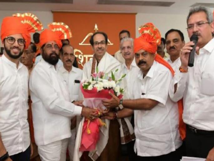 Cabinet expansion: Maharashtra open for Congress-NCP; Shivsen's eyes on Mumbai | महाराष्ट्र मंत्रीमंडळ विस्तार : काँग्रेस-राष्ट्रवादीसाठी महाराष्ट्र खुला; सेनेचं प्राधान्य मुंबईलाच Cabinet expansion: Maharashtra open for Congress-NCP; Shivsen's eyes on Mumbai | महाराष्ट्र मंत्रीमंडळ विस्तार : काँग्रेस-राष्ट्रवादीसाठी महाराष्ट्र खुला; सेनेचं प्राधान्य मुंबईलाच