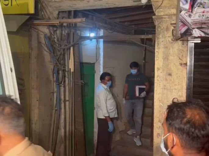 Lalbagh: Mother killed by daughter; Arrested by the police crime news | लालबाग: मुलीनेच केली आईची हत्या; पोलिसांकडून अटक Lalbagh: Mother killed by daughter; Arrested by the police crime news | लालबाग: मुलीनेच केली आईची हत्या; पोलिसांकडून अटक