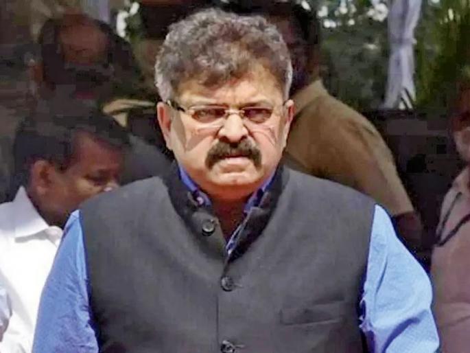 Remove the sludge from the drain in time, otherwise we will throw garbage in front of the municipal corporation, a serious warning to the municipal corporation | नाल्यातील गाळ वेळेत काढा, अन्यथा महापालिकेसमोर टाकू कचरा, आव्हाड यांचा महापालिकेला गंभीर इशारा Remove the sludge from the drain in time, otherwise we will throw garbage in front of the municipal corporation, a serious warning to the municipal corporation | नाल्यातील गाळ वेळेत काढा, अन्यथा महापालिकेसमोर टाकू कचरा, आव्हाड यांचा महापालिकेला गंभीर इशारा