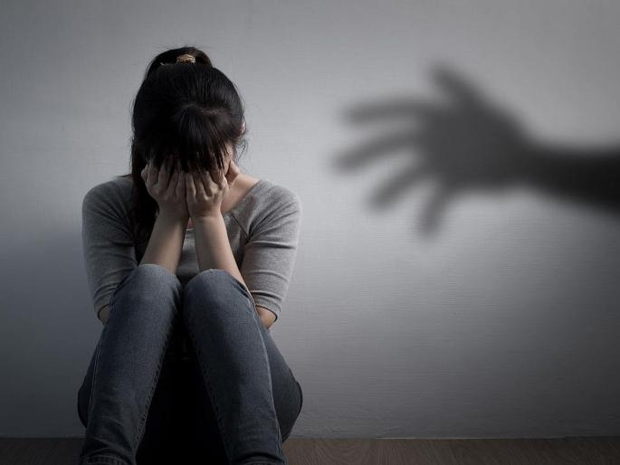 Blind woman assaulted, threatening to kill husband crime news in Akola | पतीला जीवे मारण्याची धमकी देत, अंध महिलेवर अत्याचार Blind woman assaulted, threatening to kill husband crime news in Akola | पतीला जीवे मारण्याची धमकी देत, अंध महिलेवर अत्याचार