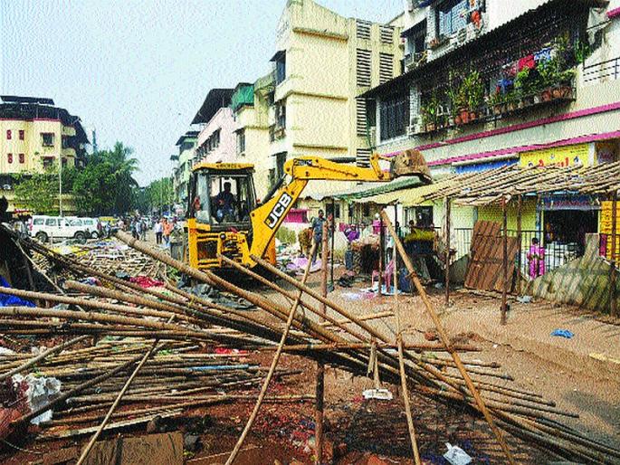 Action against unauthorized planter in shoulder colony | खांदा कॉलनीमधील अनधिकृत मंडईवर कारवाई