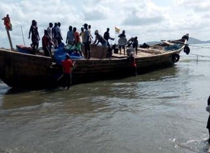 Sailing desperate for funeral funeral | जन्मदात्याच्या अंत्यदर्शनाला मुकल्याने खलाशी हताश