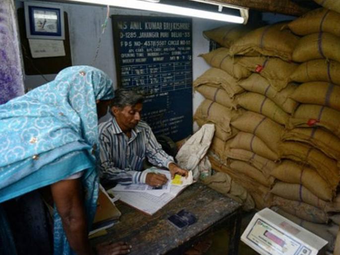 Diwali came but the stock of four meals gins has not reached in Ration Shop | दिवाळी तोंडावर आली तरी चार शिधा जिन्नसांचा साठा पोहोचलाच नाही! Diwali came but the stock of four meals gins has not reached in Ration Shop | दिवाळी तोंडावर आली तरी चार शिधा जिन्नसांचा साठा पोहोचलाच नाही!