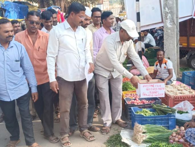 Demand for Kotwala's movement in Sangamner | संगमनेरमध्ये कोतवालांचे भिक मांगो आंदोलन Demand for Kotwala's movement in Sangamner | संगमनेरमध्ये कोतवालांचे भिक मांगो आंदोलन