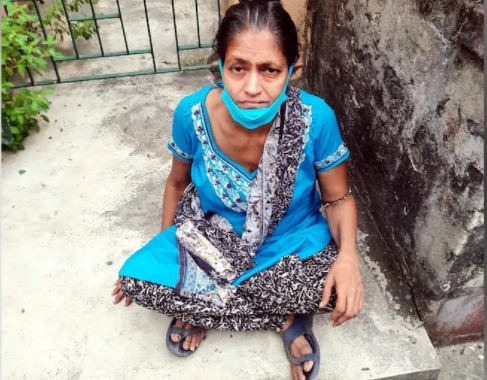 Crime News greed of property has made divorced daughter cruel father killed by crushing her head with brick | भयंकर! संपत्तीच्या हव्यासापोटी मुलगीच झाली हैवान; पित्याची डोक्यात वीट घालून केली निर्घृण हत्या 