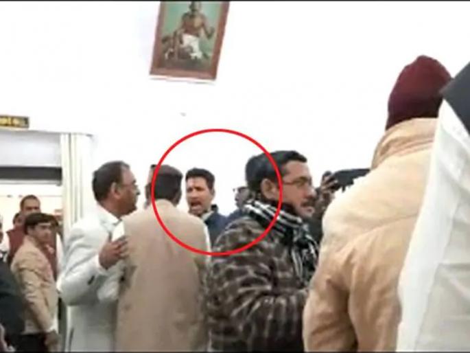 Congress Minister beaten party worker | काँग्रेसच्या मंत्र्याचा प्रताप; कार्यकर्त्याला मारहाण करत काढले बाहेर Congress Minister beaten party worker | काँग्रेसच्या मंत्र्याचा प्रताप; कार्यकर्त्याला मारहाण करत काढले बाहेर