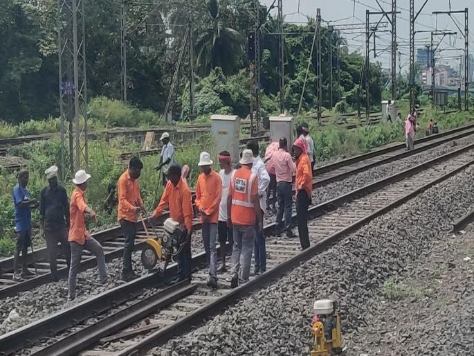 Partial change in timings of Megablock, Konkan Railway for 2.5 hours on Tuesday | मंगळवारी अडीच तास मेगाब्लॉक, कोकण रेल्वेच्या वेळांत अंशत: बदल Partial change in timings of Megablock, Konkan Railway for 2.5 hours on Tuesday | मंगळवारी अडीच तास मेगाब्लॉक, कोकण रेल्वेच्या वेळांत अंशत: बदल