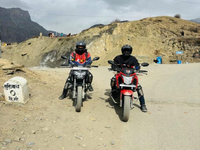 Bikers covered a long distance of 2200 km by motorcycle | बायकर्सनी मोटारसायकलने गाठला २२०० किमीचा लांब पल्ला Bikers covered a long distance of 2200 km by motorcycle | बायकर्सनी मोटारसायकलने गाठला २२०० किमीचा लांब पल्ला
