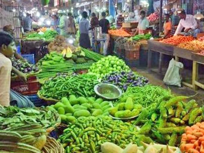 Fruit market on Holi and vegetable market on Dhulivandan; Arrival of 36 thousand boxes of mangoes; Sale of 1319 tonnes of vegetables | होळीला फळ मार्केट तर धूलिवंदनला भाजी मार्केट सुरू; ३६ हजार पेट्या आंब्याची आवक; १३१९ टन भाजीपाल्याची विक्री Fruit market on Holi and vegetable market on Dhulivandan; Arrival of 36 thousand boxes of mangoes; Sale of 1319 tonnes of vegetables | होळीला फळ मार्केट तर धूलिवंदनला भाजी मार्केट सुरू; ३६ हजार पेट्या आंब्याची आवक; १३१९ टन भाजीपाल्याची विक्री