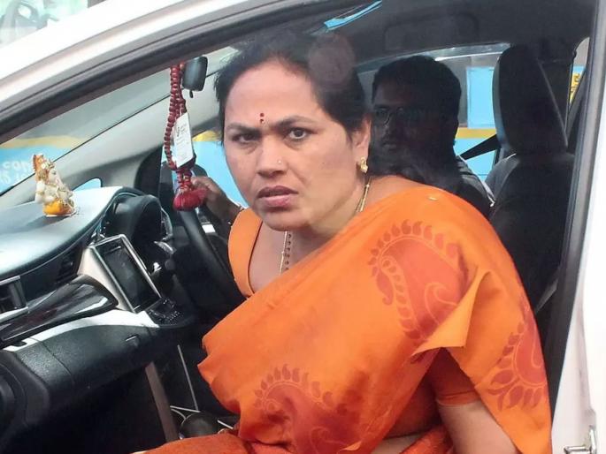 Union minister's car door opened bike rider fell youth died after being crushed by truck | केंद्रीय मंत्र्याच्या कारचा दरवाजा उघडला, धडक लागून दुचाकीस्वार खाली पडला; ट्रकनं चिरडलं, जागीच मृत्यू Union minister's car door opened bike rider fell youth died after being crushed by truck | केंद्रीय मंत्र्याच्या कारचा दरवाजा उघडला, धडक लागून दुचाकीस्वार खाली पडला; ट्रकनं चिरडलं, जागीच मृत्यू