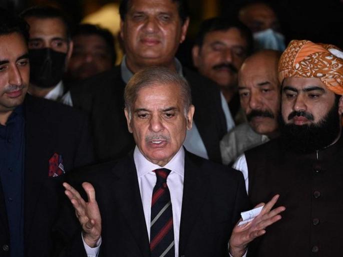 Pakistan struggle! Hasty orders issued; Will sell property to foreigners to meet expenses | पाकिस्तानची धडपड! तडकाफडकी आदेश काढले; परदेशींना मालमत्ता विकणार, खर्च भागवणार Pakistan struggle! Hasty orders issued; Will sell property to foreigners to meet expenses | पाकिस्तानची धडपड! तडकाफडकी आदेश काढले; परदेशींना मालमत्ता विकणार, खर्च भागवणार