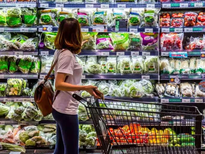 CoronaVirus: Americans in Fear; Groceries began to be stored hrb | CoronaVirus: अमेरिकींना भरली धडकी; किराणा सामान साठवायला लागले CoronaVirus: Americans in Fear; Groceries began to be stored hrb | CoronaVirus: अमेरिकींना भरली धडकी; किराणा सामान साठवायला लागले