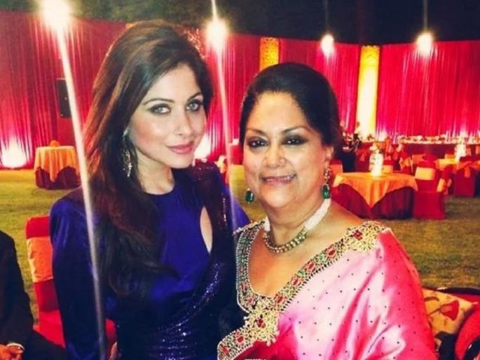 Coronavirus kanika kapoor gave shock to government; 1000 people to search hrb | Coronavirus एकट्या कनिकामुळे पळता भूई थोडी झाली; लोकांना शोधण्यासाठी १००० जण कामाला लावले Coronavirus kanika kapoor gave shock to government; 1000 people to search hrb | Coronavirus एकट्या कनिकामुळे पळता भूई थोडी झाली; लोकांना शोधण्यासाठी १००० जण कामाला लावले