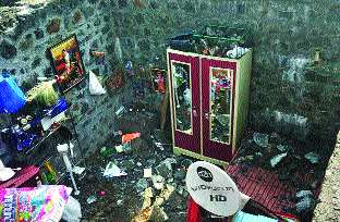 Five deaths due to electricity scarcity | विजेच्या तडाख्याने पाच जणांचा मृत्यू Five deaths due to electricity scarcity | विजेच्या तडाख्याने पाच जणांचा मृत्यू