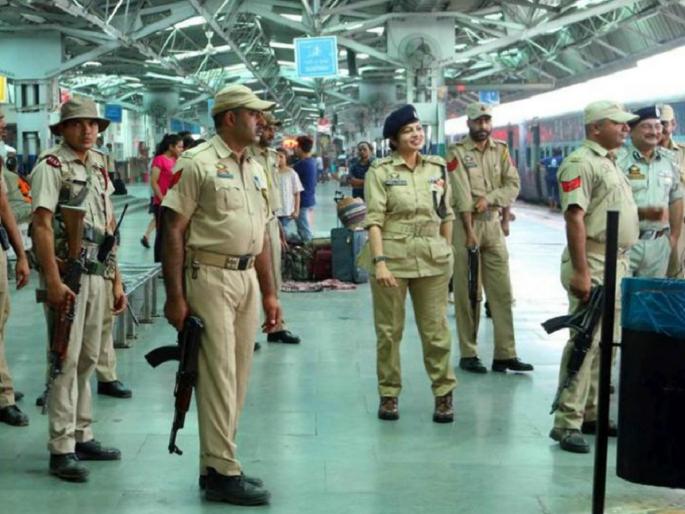 RPF's Operation Amanat 9 lakhs substance was returned to the passengers along with cash and jewellery | आरपीएफचे 'लाख मोलाचे' ऑपरेशन अमानत; प्रवाशांना दिलासा, रोकड अन् दागिन्यांसह ९ लाखांचा ऐवज परत केला RPF's Operation Amanat 9 lakhs substance was returned to the passengers along with cash and jewellery | आरपीएफचे 'लाख मोलाचे' ऑपरेशन अमानत; प्रवाशांना दिलासा, रोकड अन् दागिन्यांसह ९ लाखांचा ऐवज परत केला