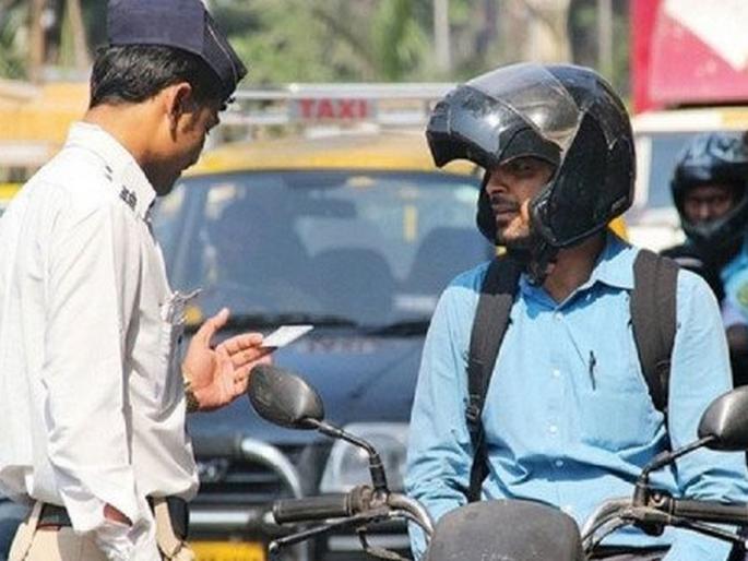 Helmet action against seven policemen, and 75 Government servants | सात पोलिसांसह ७५ सरकारी कर्मचाऱ्यांवर हेल्मेटची कारवाई Helmet action against seven policemen, and 75 Government servants | सात पोलिसांसह ७५ सरकारी कर्मचाऱ्यांवर हेल्मेटची कारवाई