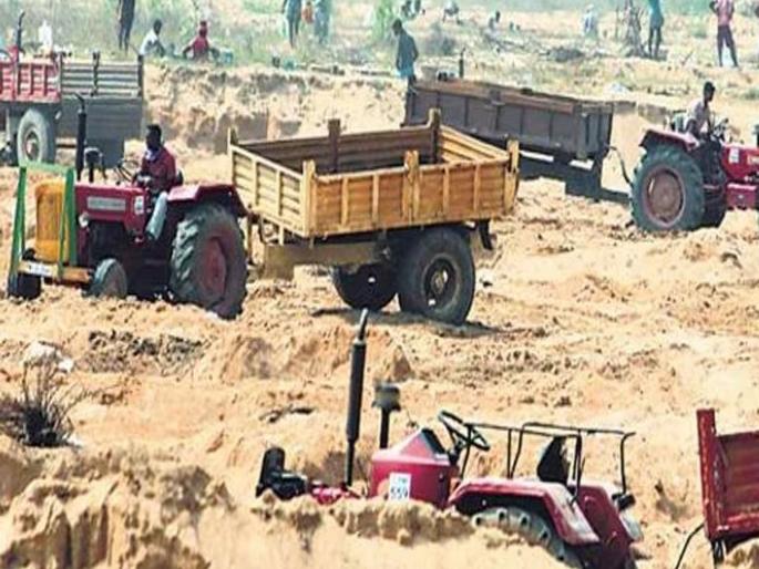 Sand smugglers will collect fines through auction; On revenue administration action mode | रेती तस्कर दंडच भरेनात, लिलावातून करणार वसुली; महसूल प्रशासन ॲक्शन मोडवर Sand smugglers will collect fines through auction; On revenue administration action mode | रेती तस्कर दंडच भरेनात, लिलावातून करणार वसुली; महसूल प्रशासन ॲक्शन मोडवर