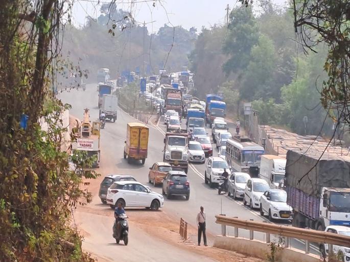 Traffic congestion continues on Kadamba Bypass Road | कदंब बायपास मार्गावर वाहतूक कोंडी सुरूच Traffic congestion continues on Kadamba Bypass Road | कदंब बायपास मार्गावर वाहतूक कोंडी सुरूच