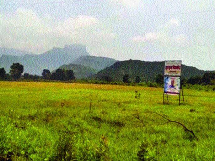 Villagers oppose dumping ground in 'Usatane'; Ulhasnagar garbage will be dumped | ‘उसाटणे’तील डम्पिंग ग्राउंडला ग्रामस्थांचा विरोध; उल्हासनगरचा कचरा टाकणार Villagers oppose dumping ground in 'Usatane'; Ulhasnagar garbage will be dumped | ‘उसाटणे’तील डम्पिंग ग्राउंडला ग्रामस्थांचा विरोध; उल्हासनगरचा कचरा टाकणार