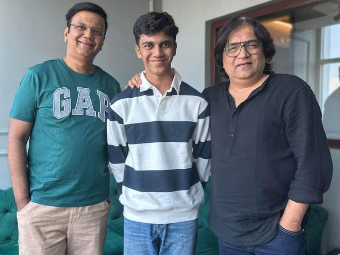Swanand Kirkiren's poem became a song; Composer Salil Kulkarni composed the music in Shubhankar's voice | ...आणि स्वानंद किरकिरेंच्या कवितेचे झाले गाणे; संगीतकार सलील कुलकर्णींनी शुभंकरच्या आवाजात संगीतबद्ध केले Swanand Kirkiren's poem became a song; Composer Salil Kulkarni composed the music in Shubhankar's voice | ...आणि स्वानंद किरकिरेंच्या कवितेचे झाले गाणे; संगीतकार सलील कुलकर्णींनी शुभंकरच्या आवाजात संगीतबद्ध केले