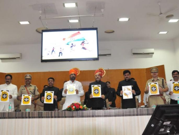 The inauguration of Bondial Control Public awareness chorus by Sadabhau Khot | बोंडअळी नियंत्रण जनजागृती चित्ररथाचे सदाभाऊ खोत यांच्याहस्ते उद्घाटन 