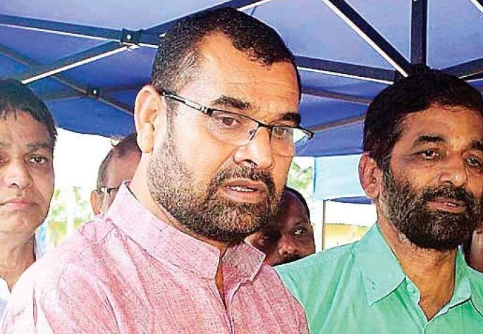 Coronavirus: Burning torch, defeating coronas, sadabhau khot appeal to rayat kranti workers to modi appeal MMG | Coronavirus: 'मशाली' पेटवून कोरोनाला हरवणार, सदाभाऊ खोत वेगळे 'दिवे' लावणार Coronavirus: Burning torch, defeating coronas, sadabhau khot appeal to rayat kranti workers to modi appeal MMG | Coronavirus: 'मशाली' पेटवून कोरोनाला हरवणार, सदाभाऊ खोत वेगळे 'दिवे' लावणार